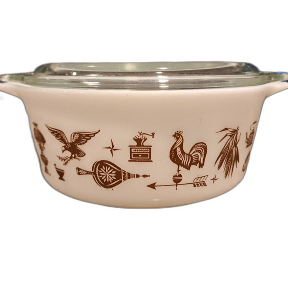 Pyrex Other - Vintage Pyrex 472 covered bowl 1960s Early American print 1 1/2 PT. Made in USA